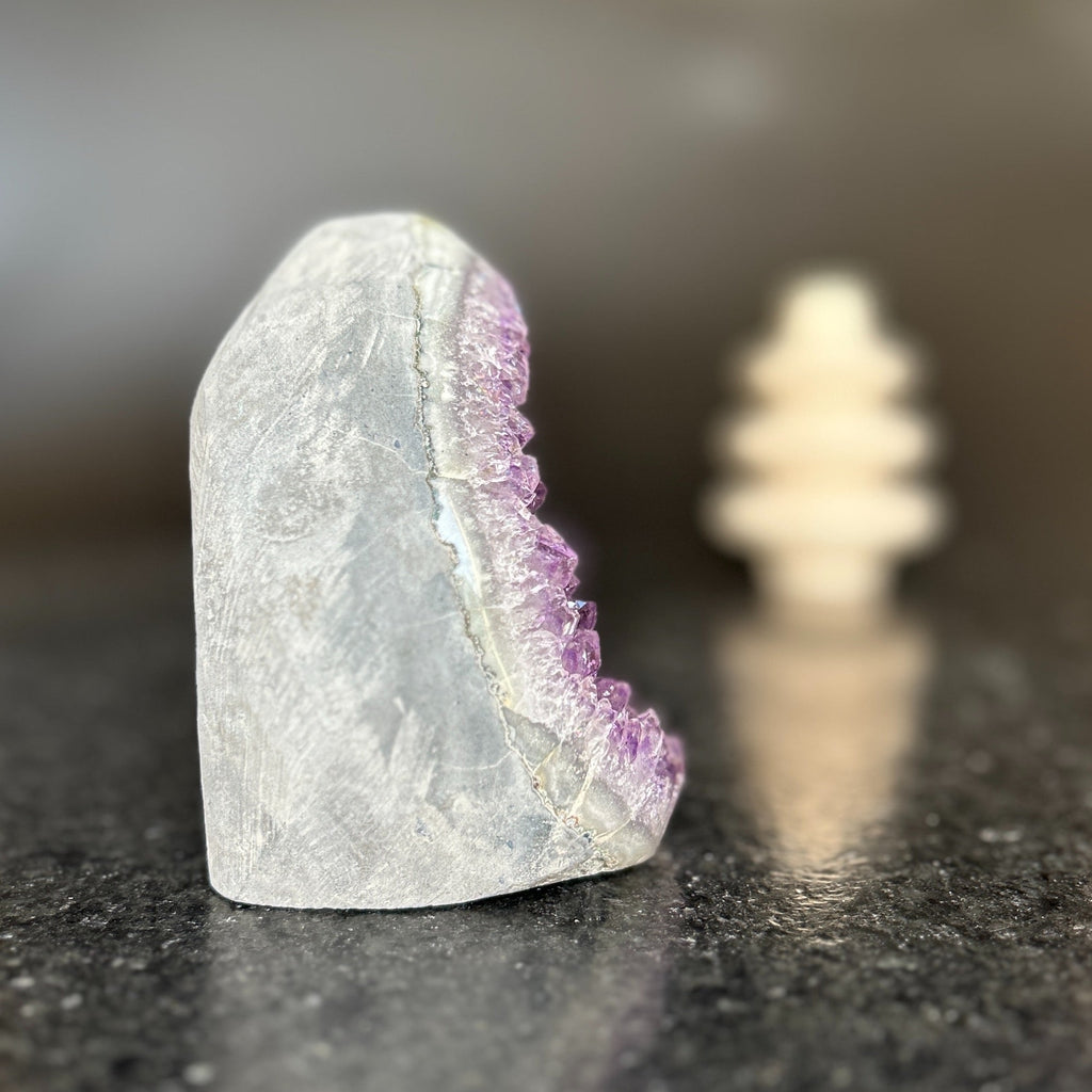 Large amethyst crystal, natural amethyst stone