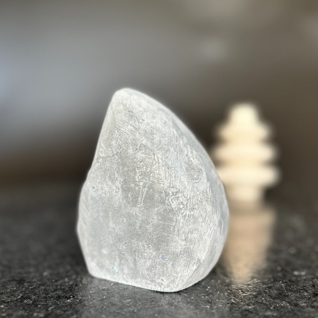 Large amethyst crystal, natural amethyst stone