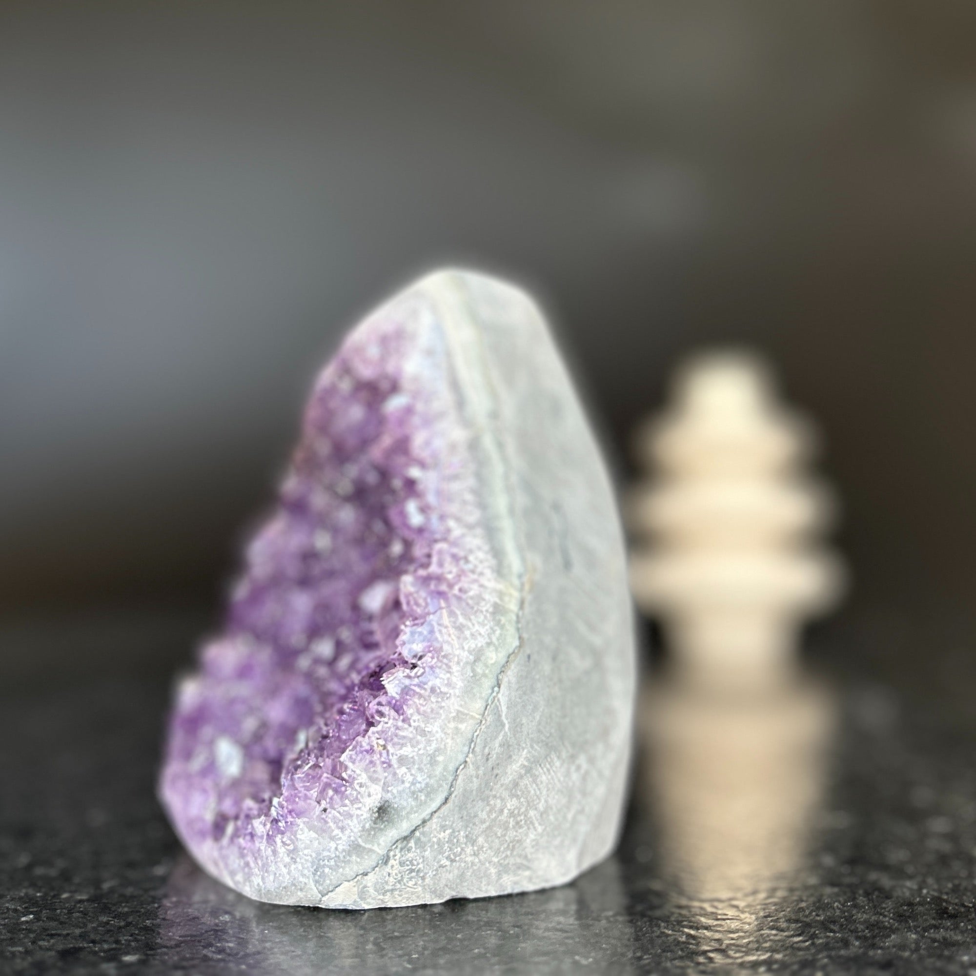 Large amethyst crystal, natural amethyst stone