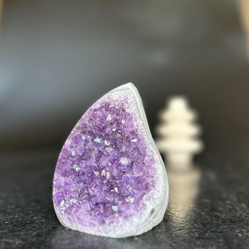 Large amethyst crystal, natural amethyst stone