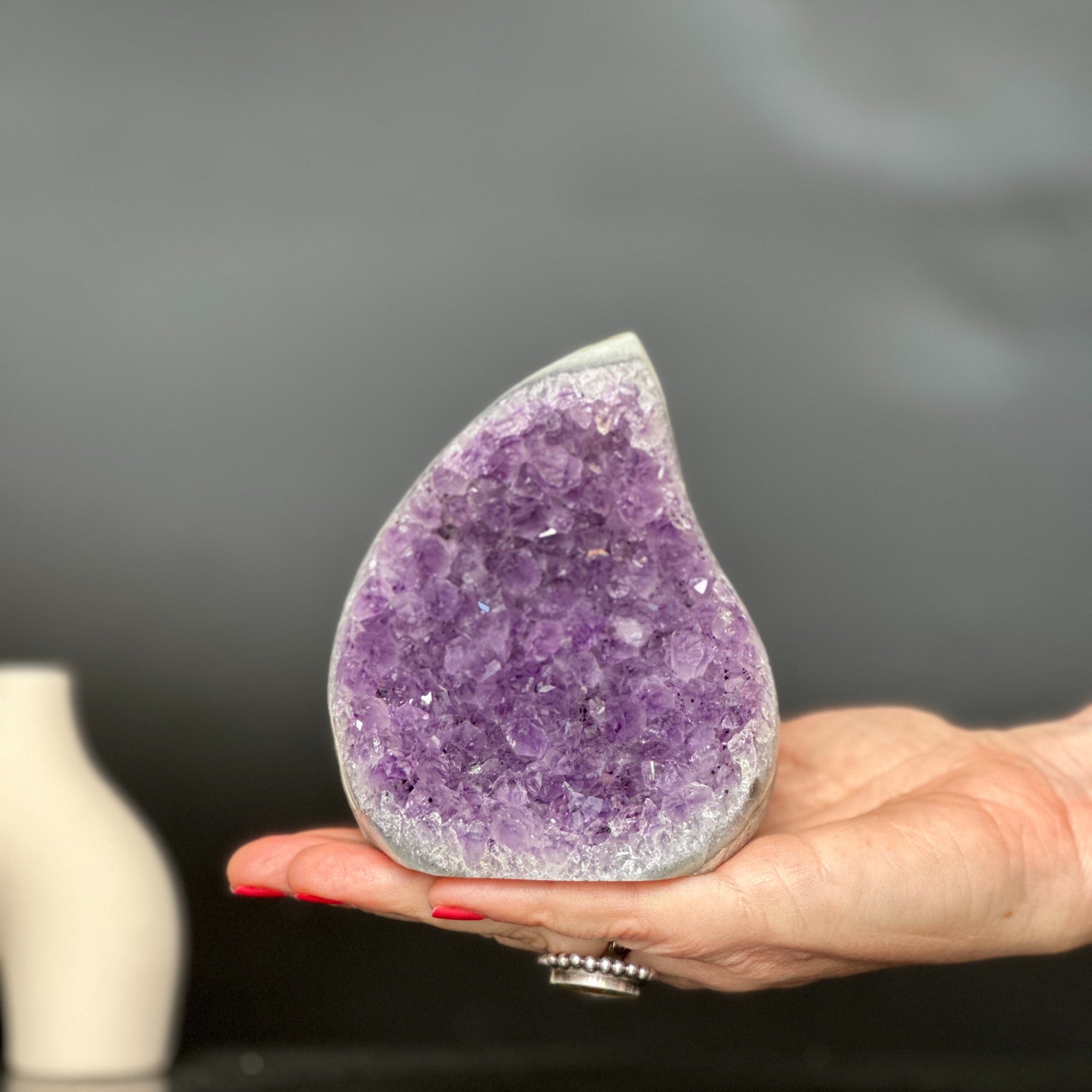 Large amethyst crystal, natural amethyst stone